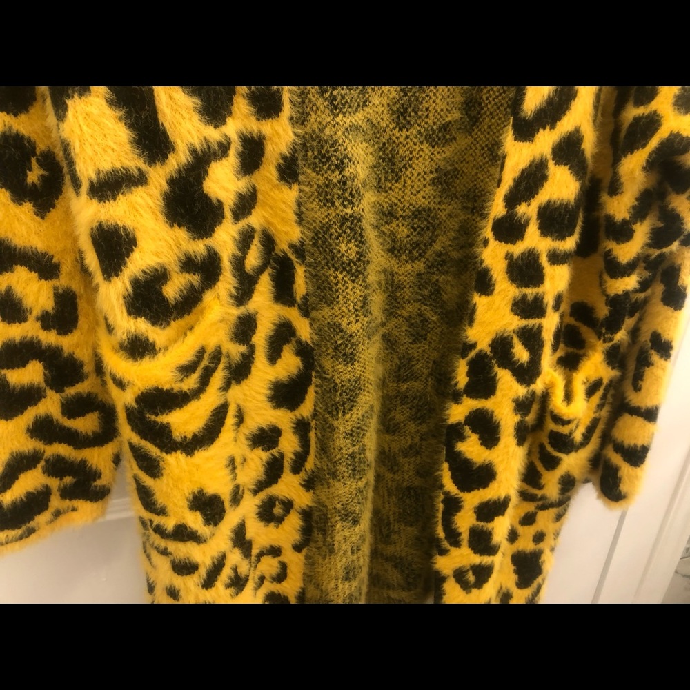 Over size fit cardigan like new